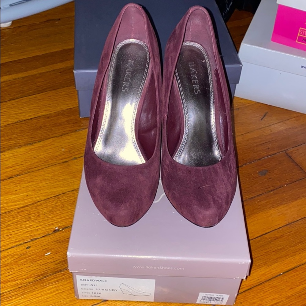 Bakers Burgundy Faux Suede Wedges Sz 8.5